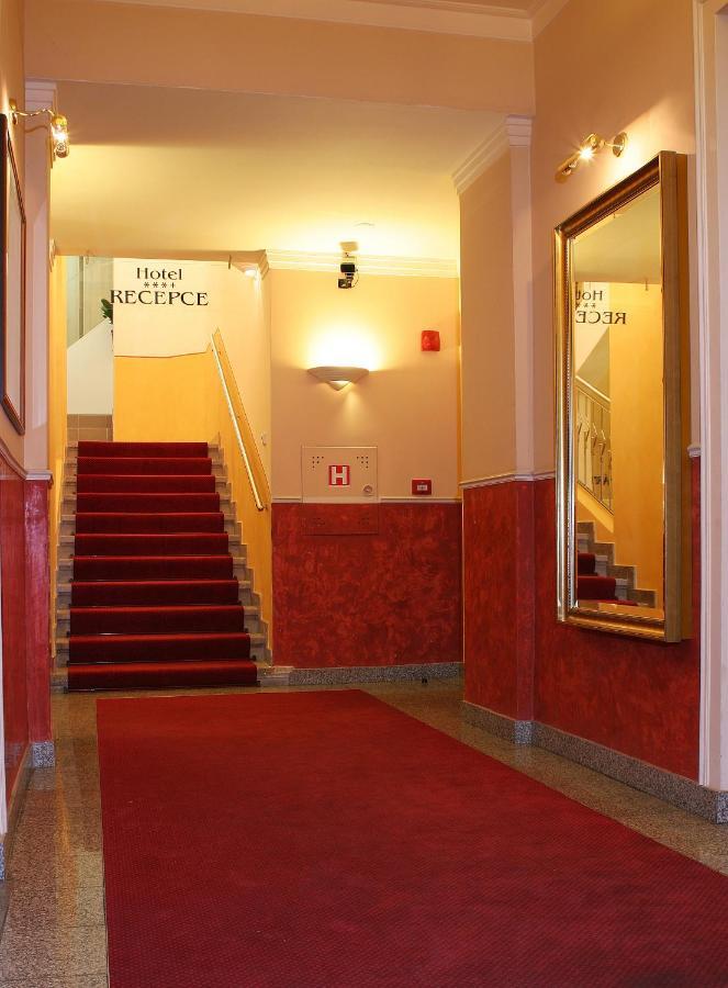 Corner Hotel U Divadla*** - Znojmo Luaran gambar