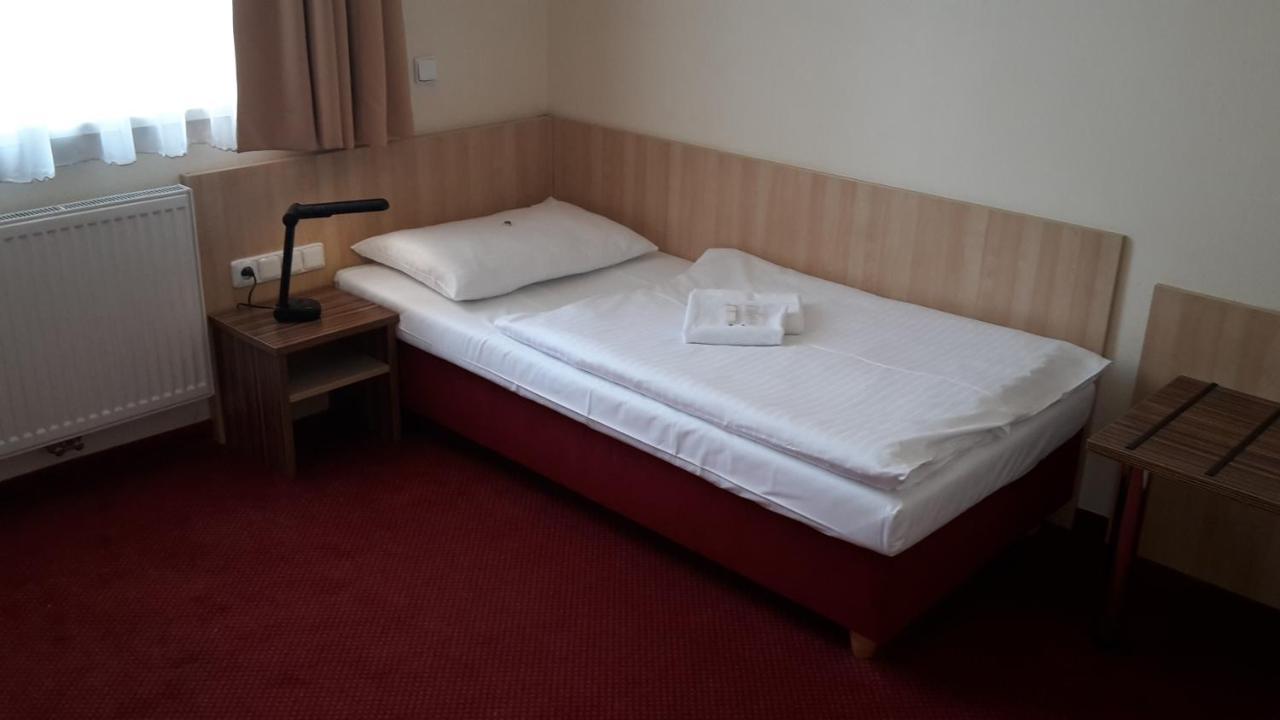 Corner Hotel U Divadla*** - Znojmo Luaran gambar