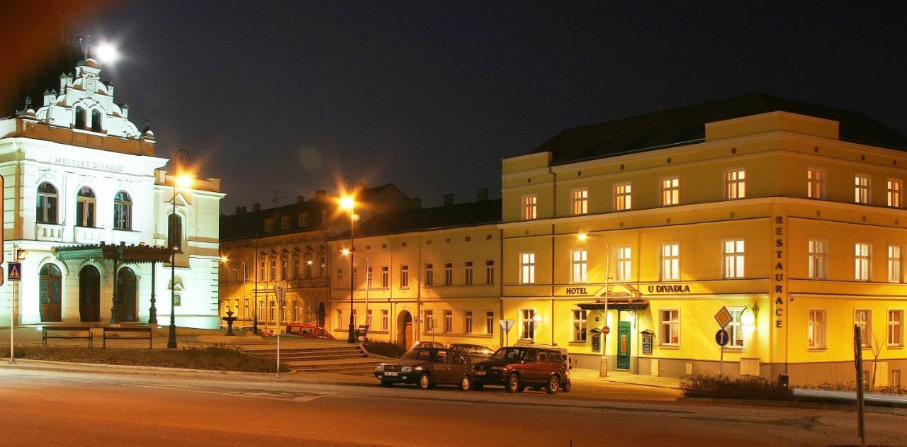Corner Hotel U Divadla*** - Znojmo Luaran gambar