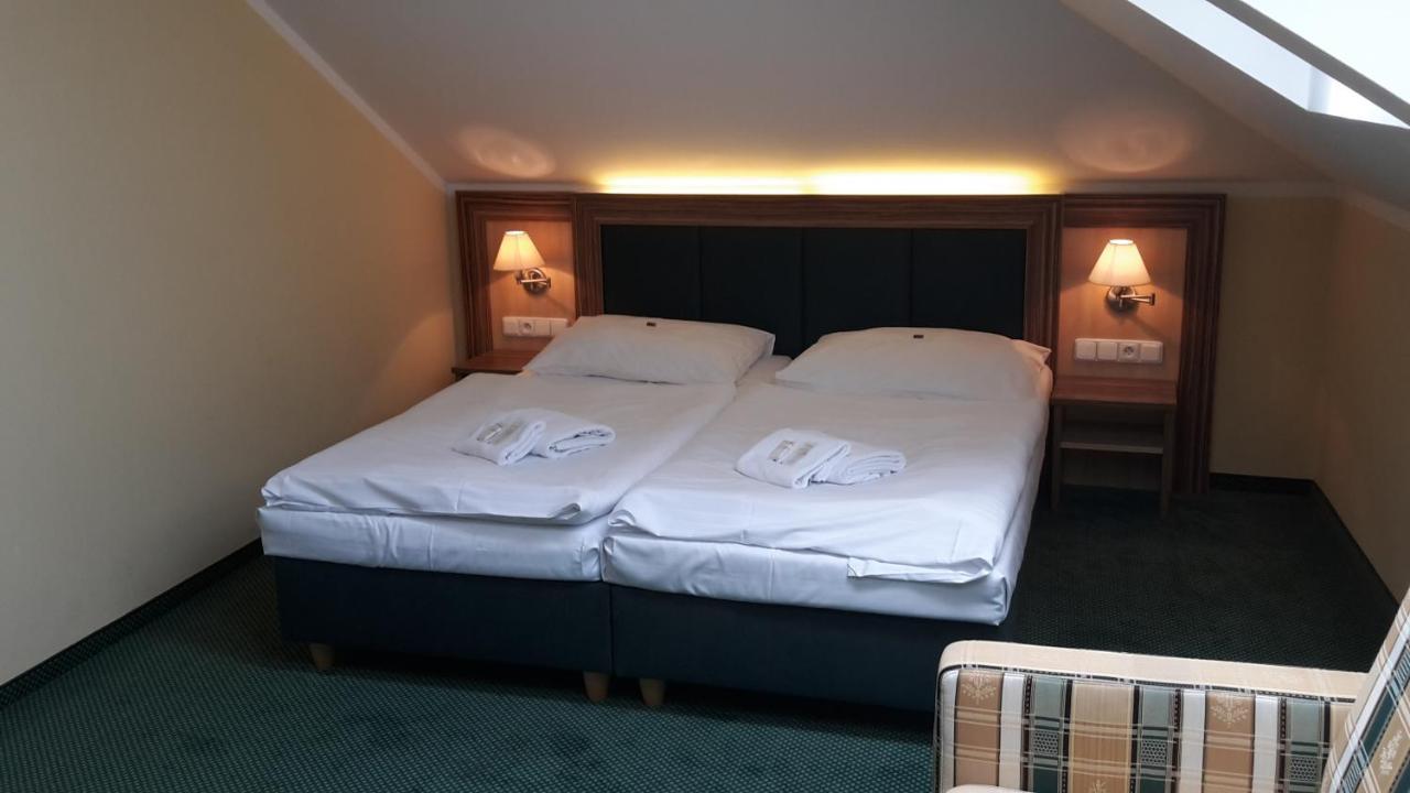 Corner Hotel U Divadla*** - Znojmo Luaran gambar
