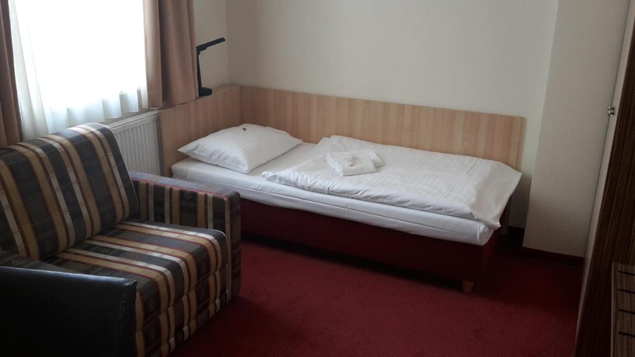 Corner Hotel U Divadla*** - Znojmo Luaran gambar