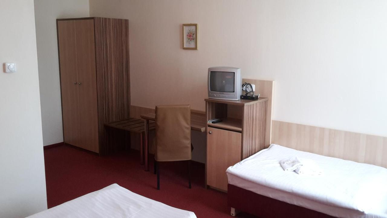 Corner Hotel U Divadla*** - Znojmo Luaran gambar