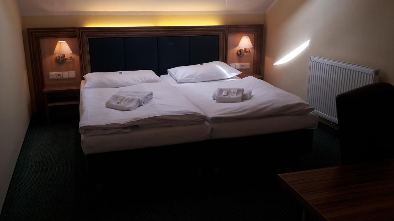 Corner Hotel U Divadla*** - Znojmo Luaran gambar